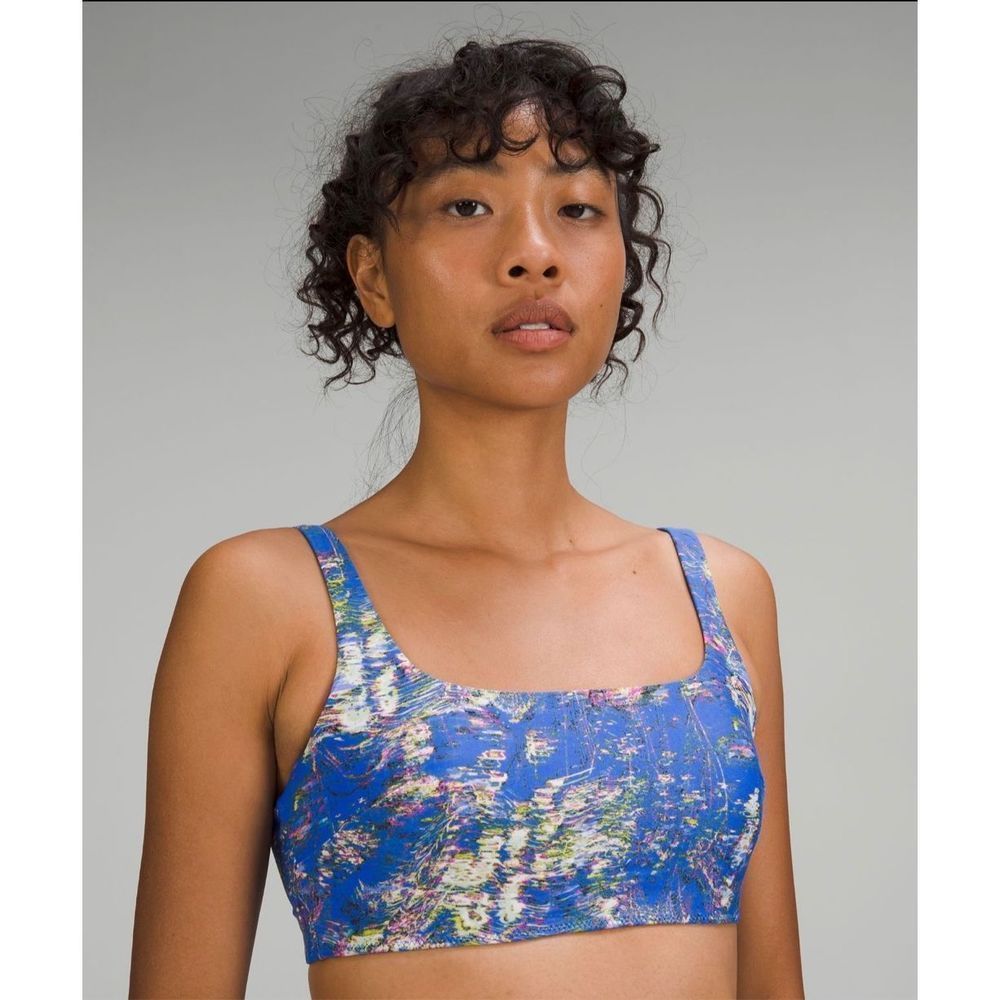 Waterside Square-Neck
Swim Top *B/C Cup Size 6 NWT